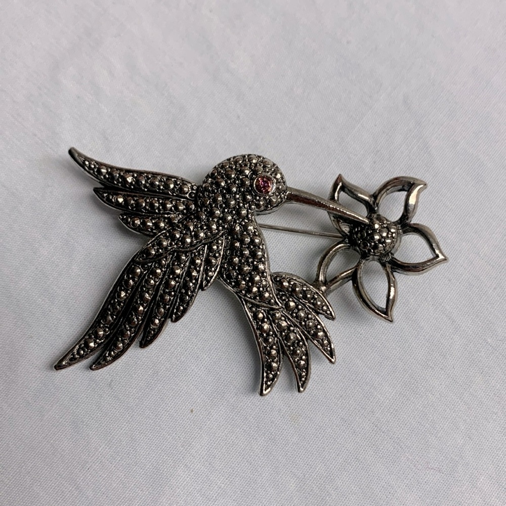 Vintage Avon Hummingbird Flower Brooch Pin Marcasite Rhinestone 2 1/2”Wx1 1/2”H